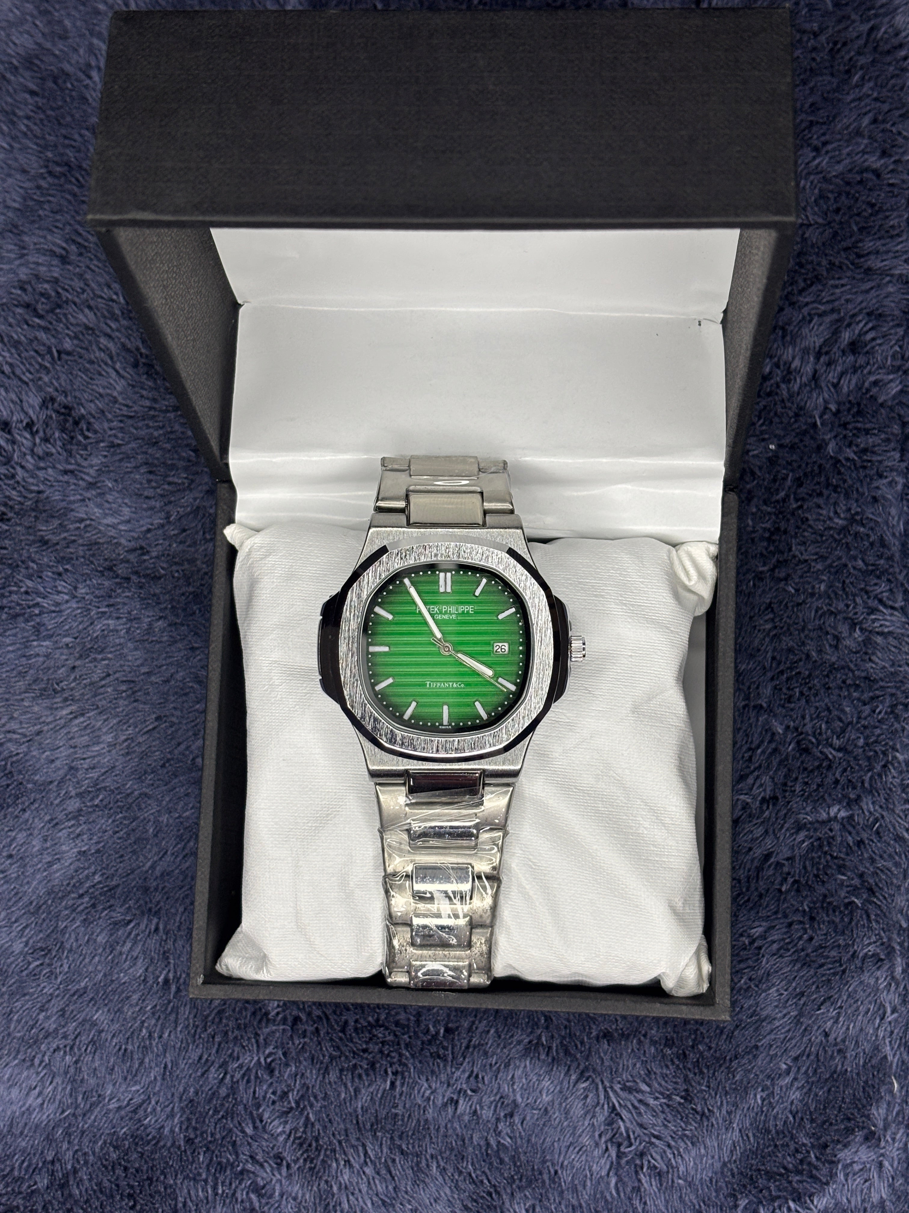 Patek Philippe-Inspired Silver Chain Watch – Green Dial & Date Edition